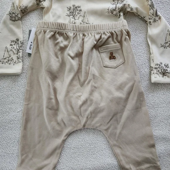GAP Baby Toile Bear Print Set in Cream and Taupe - Picture 2 of 4